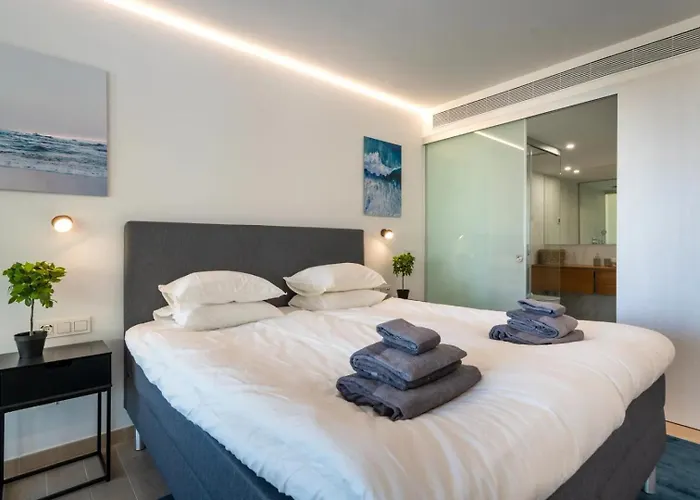 The Wave Carvajal Apartment